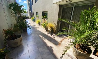 Departamento de categoría con terraza propia , cochera doble y baulera.