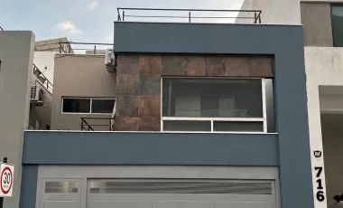 Casa en venta en Paseo del Vergel, Monterrey, Nuevo León