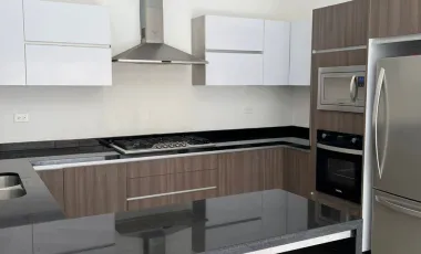 Casa en venta en Paseo del Vergel, Monterrey, Nuevo León
