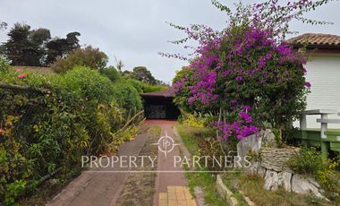 Casa sólida en sector tradicional.