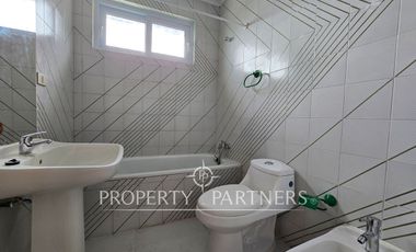 Casa sólida en sector tradicional.