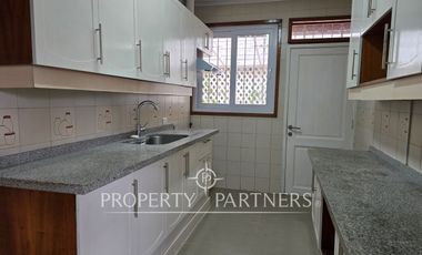 Casa sólida en sector tradicional.