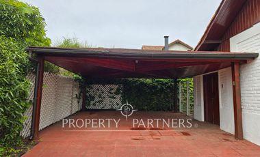 Casa sólida en sector tradicional.