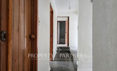 Casa sólida en sector tradicional.