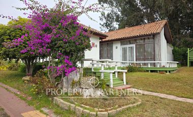 Casa sólida en sector tradicional.