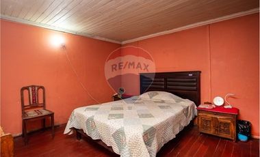 OPORTUNIDAD CASA CON AMPLIO TERRENO SAN JOAQUIN