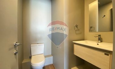 ARRIENDO OFICINA AV.LA DEHESA, 61 M², 3 EST, 2 BDG