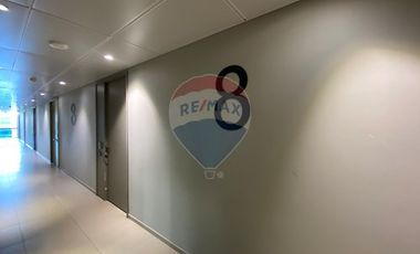 ARRIENDO OFICINA AV.LA DEHESA, 61 M², 3 EST, 2 BDG