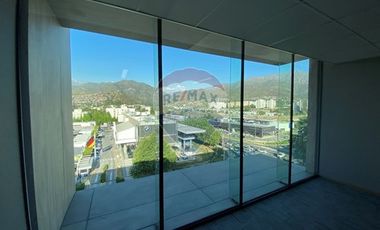 ARRIENDO OFICINA AV.LA DEHESA, 61 M², 3 EST, 2 BDG