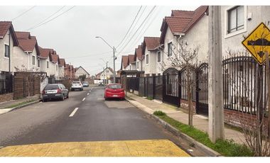 Casa de 3 pisos en Villa Altos del Sol - Talagante