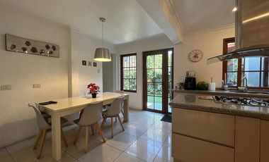 Amplia casa con Estilo Tradicional