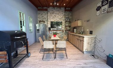 Amplia casa con Estilo Tradicional