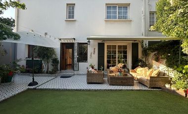 Amplia casa con Estilo Tradicional