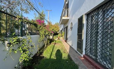 Amplia casa con Estilo Tradicional