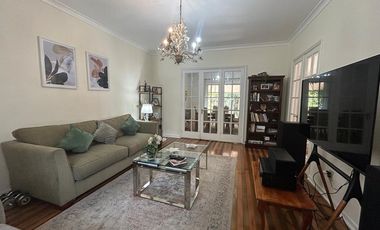 Amplia casa con Estilo Tradicional