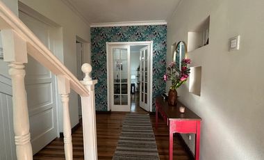 Amplia casa con Estilo Tradicional