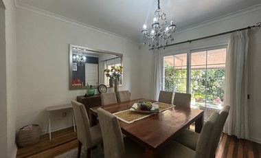 Amplia casa con Estilo Tradicional