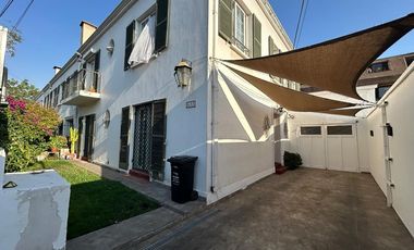 Amplia casa con Estilo Tradicional