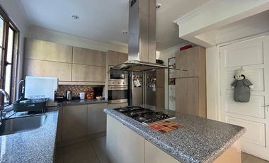 Amplia casa con Estilo Tradicional