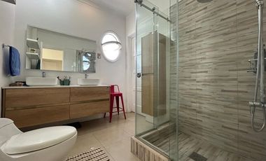 Amplia casa con Estilo Tradicional