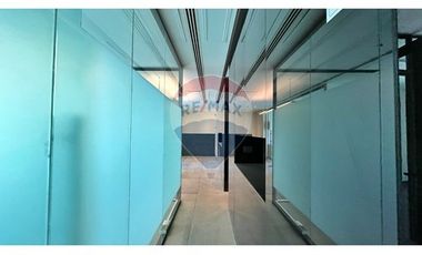 ESPECTACULAR OFICINA EN EL CORAZON DE LA DEHESA