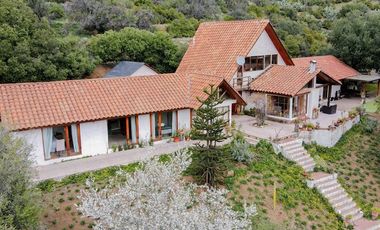 Casa 6D en El Arrayán, terreno 10.300 m²