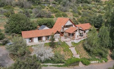 Casa 6D en El Arrayán, terreno 10.300 m²
