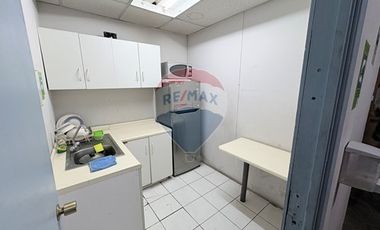 Bodega con oficinas y estacionamiento San Miguel