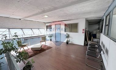 Bodega con oficinas y estacionamiento San Miguel