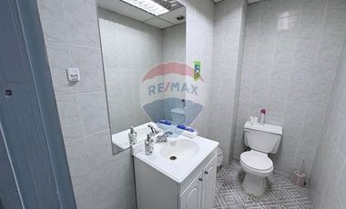 Bodega con oficinas y estacionamiento San Miguel