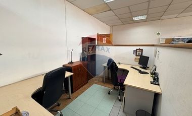 Bodega con oficinas y estacionamiento San Miguel