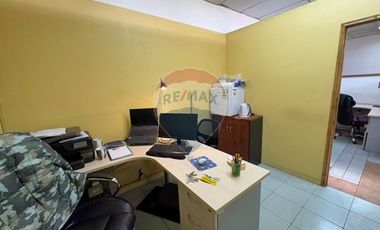 Bodega con oficinas y estacionamiento San Miguel