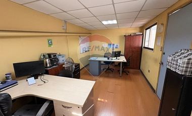 Bodega con oficinas y estacionamiento San Miguel