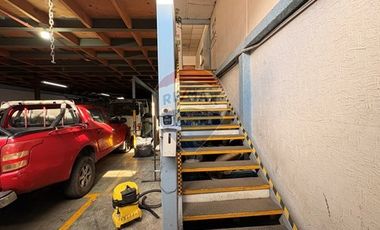 Bodega con oficinas y estacionamiento San Miguel