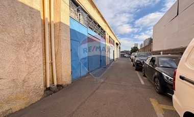 Bodega con oficinas y estacionamiento San Miguel