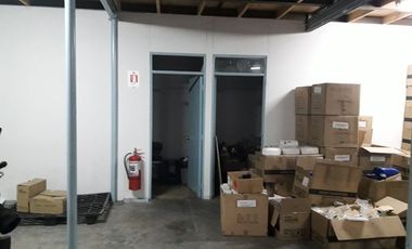 Bodega con oficinas y estacionamiento San Miguel
