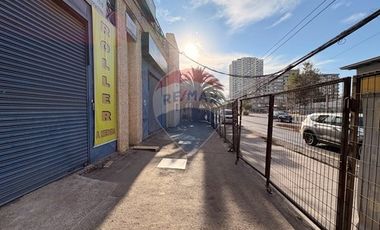 Bodega con oficinas y estacionamiento San Miguel