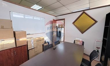 Bodega con oficinas y estacionamiento San Miguel