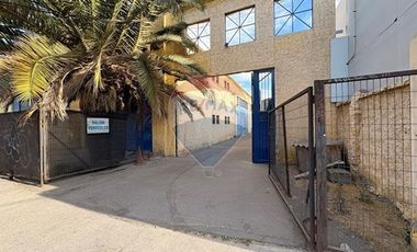 Bodega con oficinas y estacionamiento San Miguel