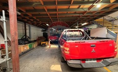 Bodega con oficinas y estacionamiento San Miguel
