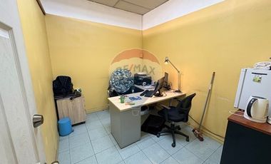 Bodega con oficinas y estacionamiento San Miguel