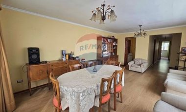 Gran terreno con amplia casa en La Cisterna