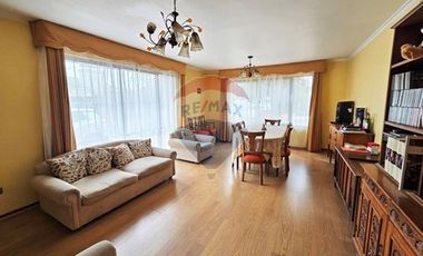 Gran terreno con amplia casa en La Cisterna