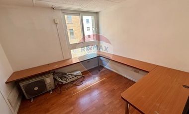 A pasos de Metro Tobalaba, remodelada!