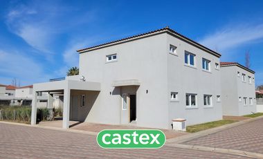 Casa en venta de cuatro ambientes en Chic Village, Pilar