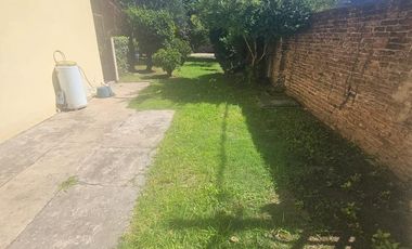 Casa 3 amb. con parque y cochera