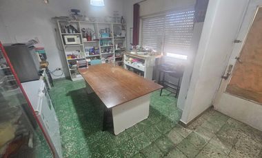 Casa 3 amb. con parque y cochera