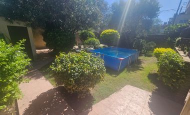 Casa 3 amb. con parque y cochera