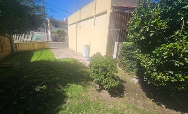 Casa 3 amb. con parque y cochera