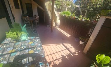 Casa 3 amb. con parque y cochera